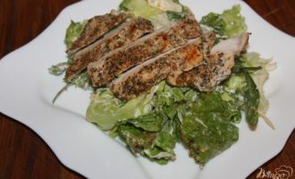 Мясной салат с зеленью