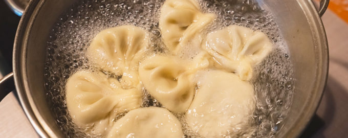 Skolko varit hinkali zamorozhennye posle zakipaniya Как понять что хинкали готовы