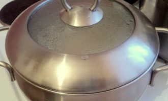 Последний способ заключается в помещении кальмаров в кипящую воду