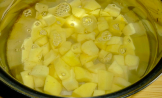 Классический рецепт солянки с колбасой и картошкой