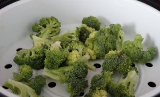 Для начала, тщательно промойте овощ.