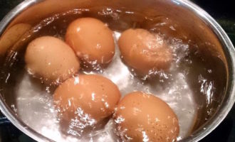 Сколько по времени варить яйца вкрутую