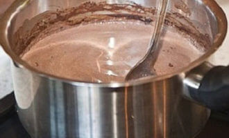 Манная каша с какао на молоке