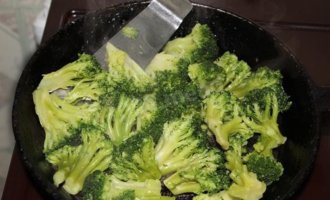 Брокколи: рецепт приготовления на сковороде