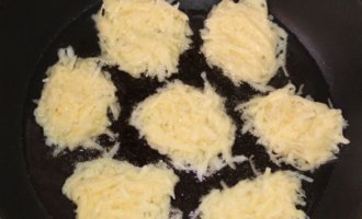 Картофельные драники на сковороде