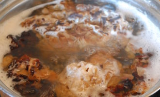 Сморчки в кастрюле