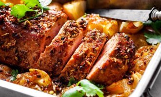 Свинина запеченная в духовке