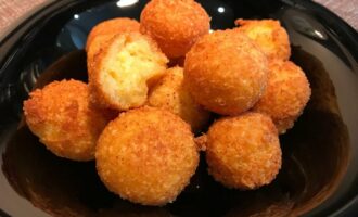 Сырные шарики: рецепты на сковороде