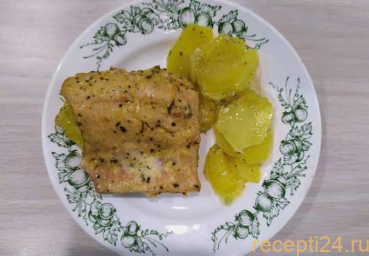 Филе горбуши с картошечкой в духовке Филе горбуши с картошечкой в духовке